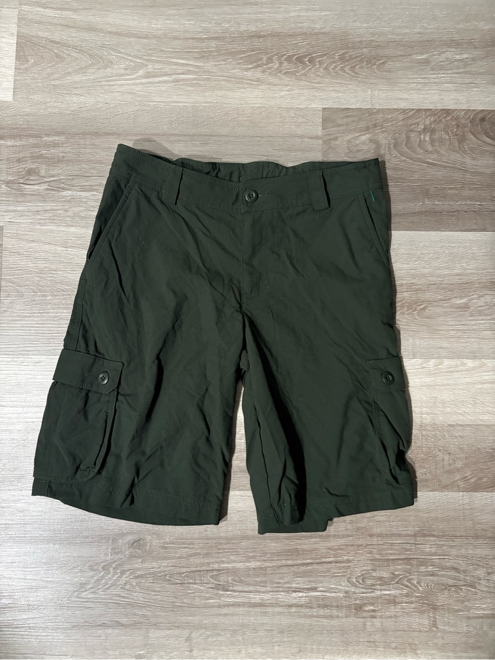Under Armour Youth Large Dark Green Cargo Shorts - Lightweight Everyday Style